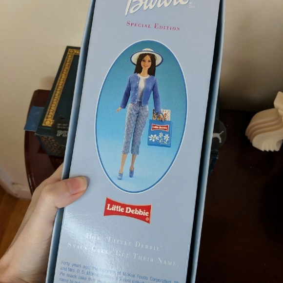 Barbie Little Debbie Special Edition 2001 Like New - Picture 2 of 4